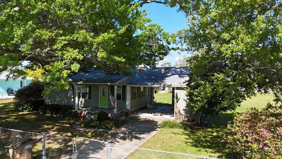 1003 Woodward Ave, Port Saint Joe, FL 32456 - #2