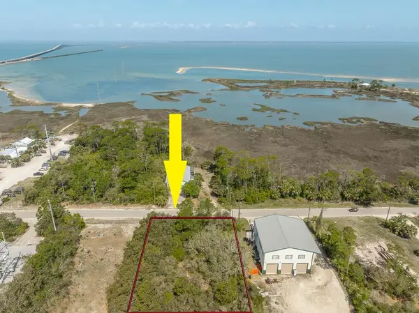 316 E Pine Ave, St. George Island, FL 32328