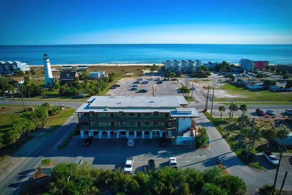112 Franklin Blvd #203, St. George Island, FL 32328