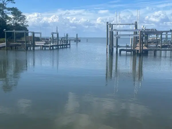 527 W Sawyer St, St. George Island, FL 32328