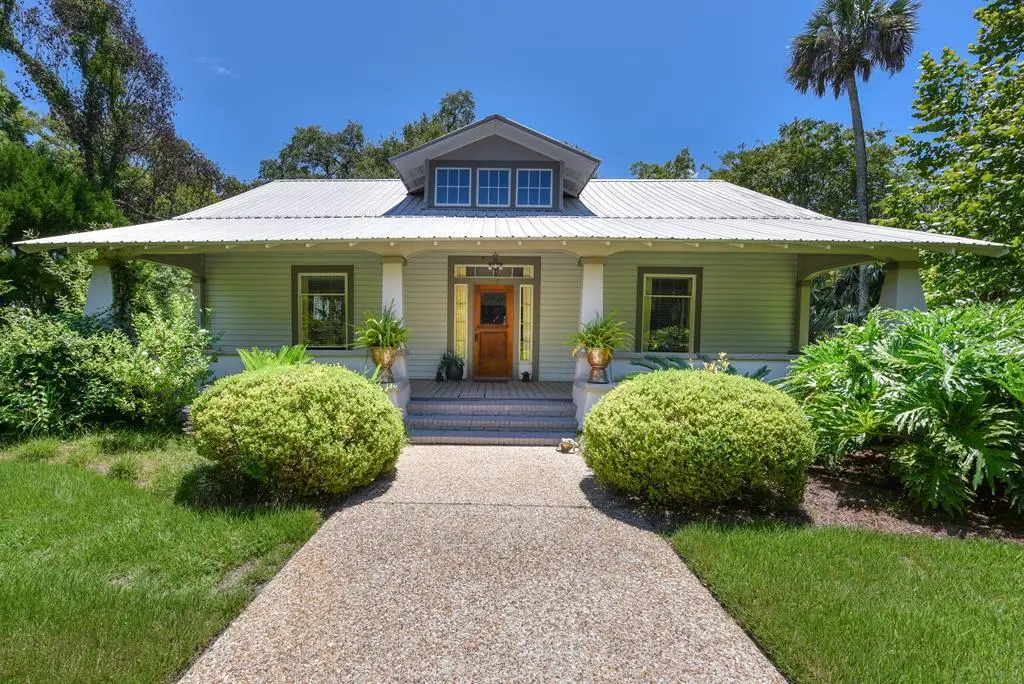 160 Ave C, Apalachicola, FL 32320 - #1