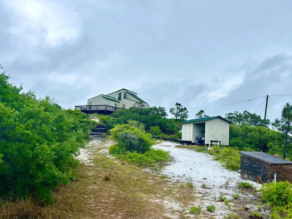 724 Gulf Shore Dr, Carrabelle, FL 32322 - #1
