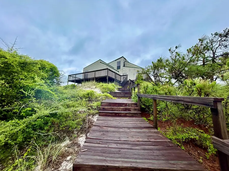 724 Gulf Shore Dr, Carrabelle, FL 32322 - #2