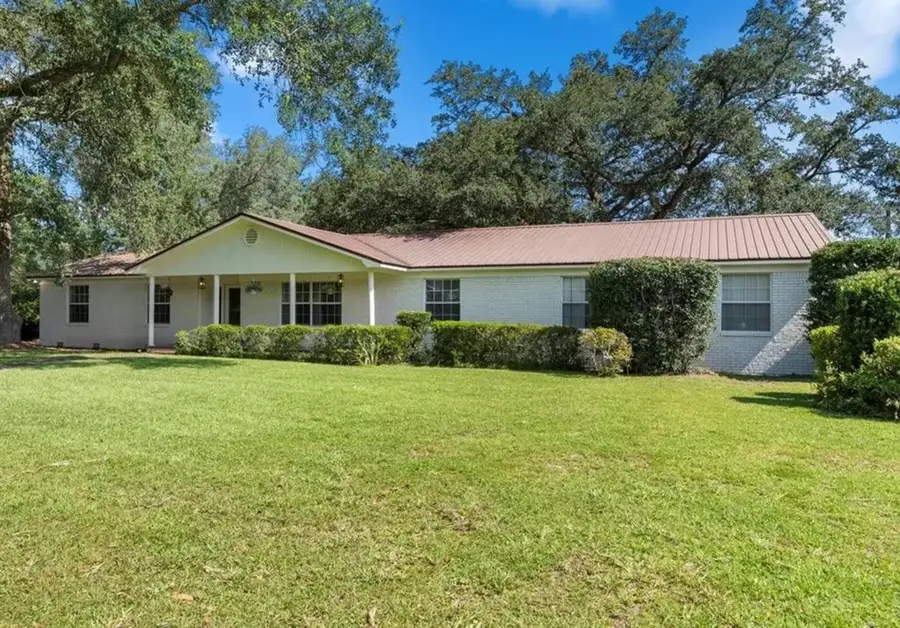 480 Lakeview Dr, Wewahitchka, FL 32465 - #2