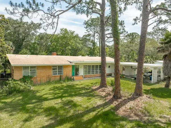 23 Adams St, Apalachicola, FL 32320