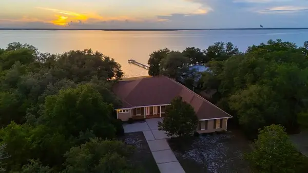 123 N Bay Shore Dr, Eastpoint, FL 32328
