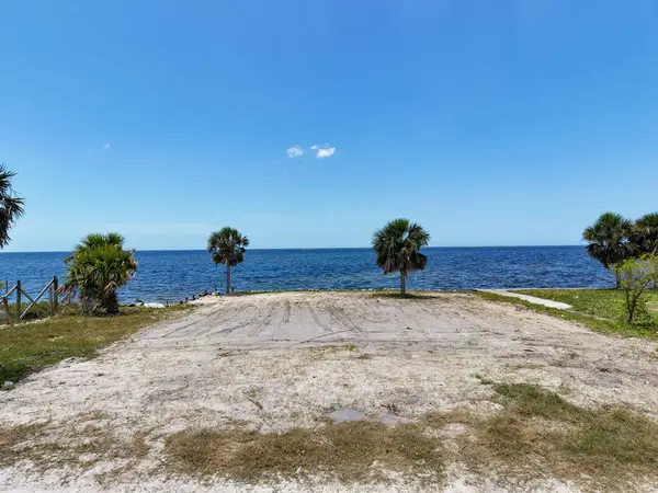 22205 Gulf View Dr, Perry, FL 32348