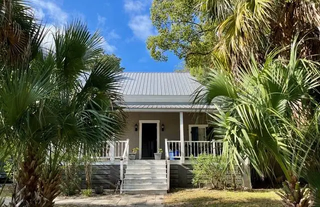 124 8th St, Apalachicola, FL 32320 - #1