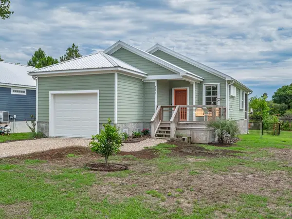 272 Lake Mckissack Ln, Carrabelle, FL 32322