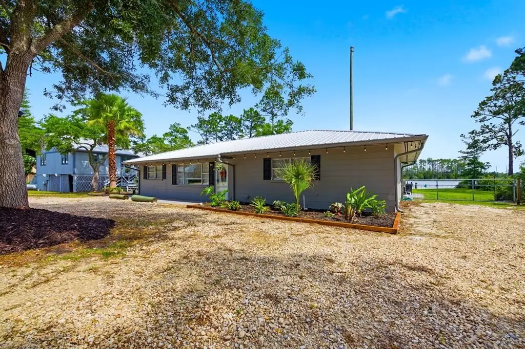 427 River Rd, Carrabelle, FL 32322 - #1