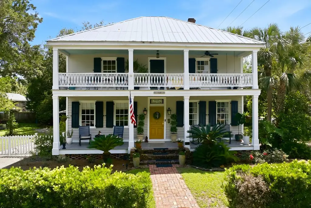 128 4th St, Apalachicola, FL 32320 - #1