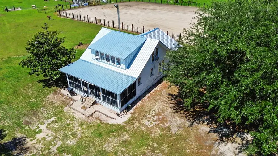111 Bayberry Dr, Wewahitchka, FL 32465 - #2