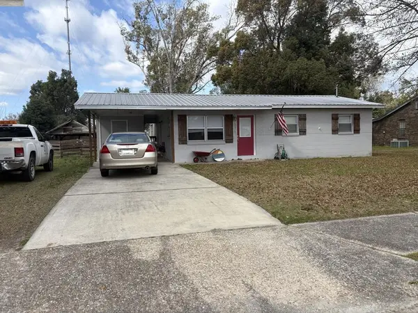 571 W 2nd St, Wewahitchka, FL 32465
