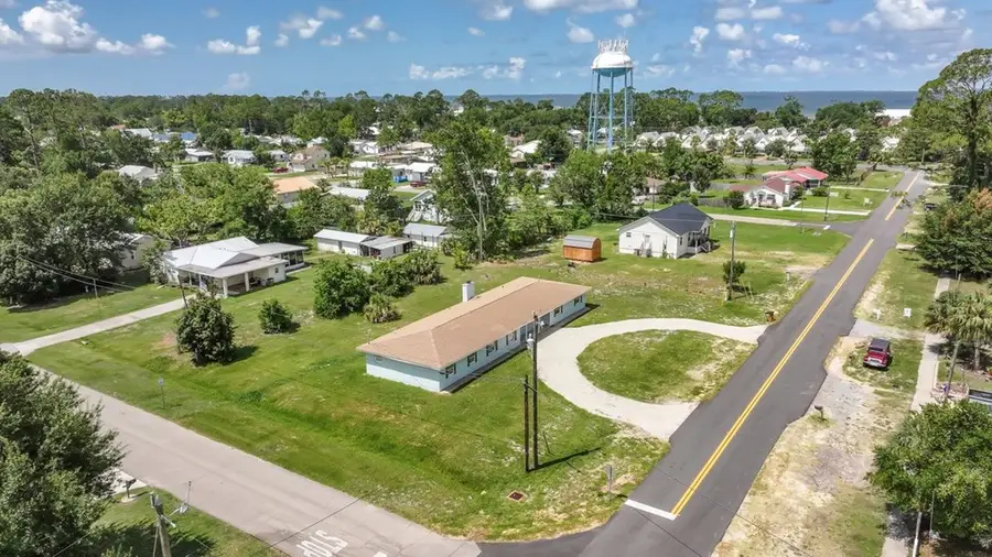 604 10th St, Port Saint Joe, FL 32456 - #2