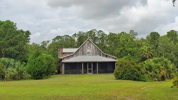 711 Camp Rd, Eastpoint, FL 32328