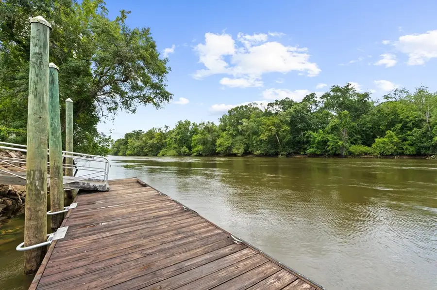 105 Riverview Dr, Wewahitchka, FL 32465 - #2