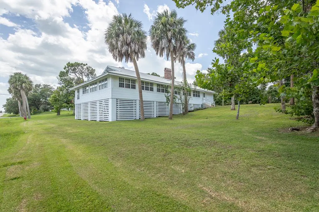 12 7th St, Apalachicola, FL 32320 - #1