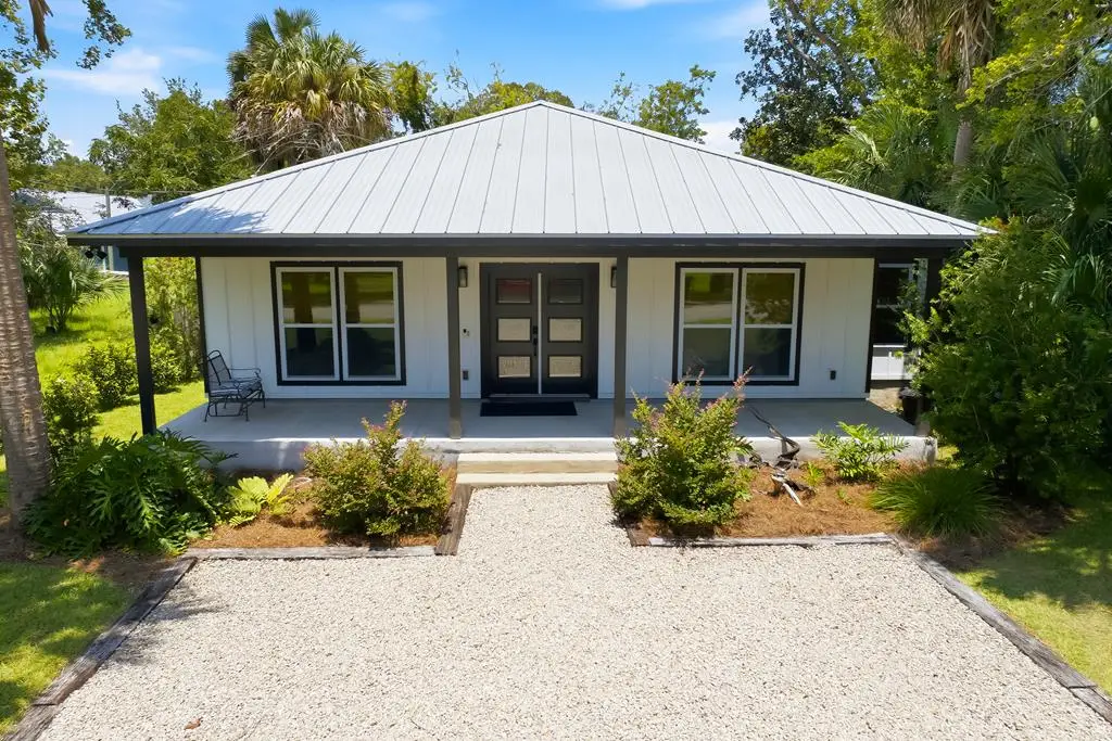 165 10th St, Apalachicola, FL 32320 - #1