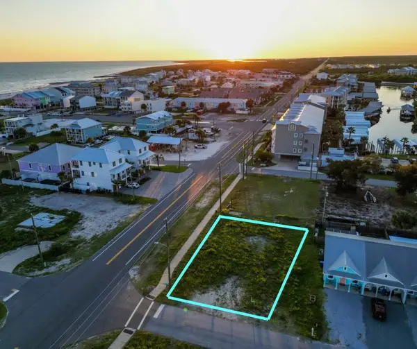 101 35th St, Mexico Beach, FL 32456