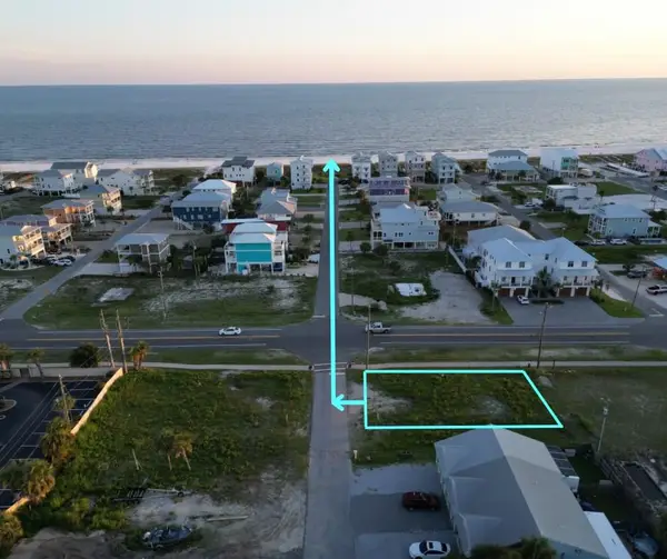 101 35th St, Mexico Beach, FL 32456
