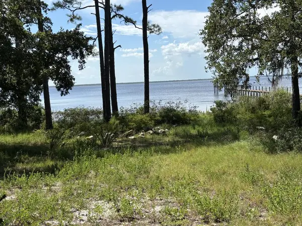 213 N Bay Shore Dr, Eastpoint, FL 32328