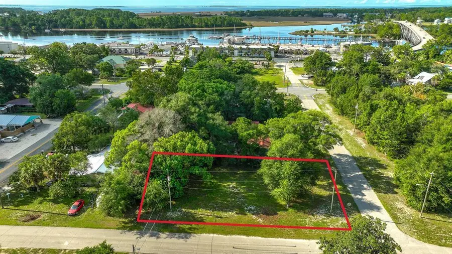 310 Nw 10th St, Carrabelle, FL 32322 - #2