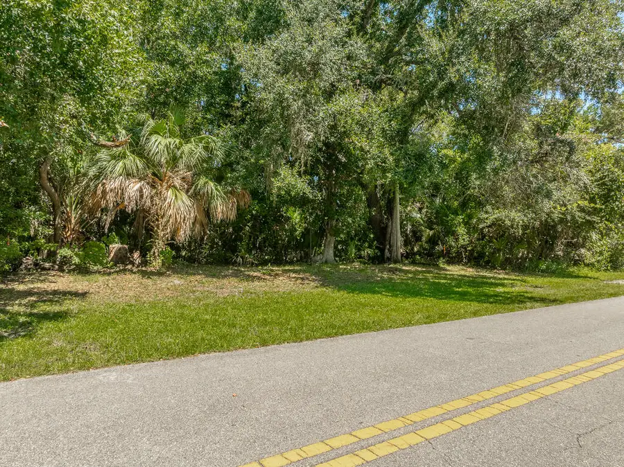 131 8th St, Apalachicola, FL 32320 - #2