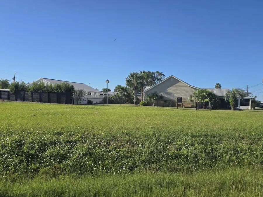 424 Texas Dr, Mexico Beach, FL 32456 - #2