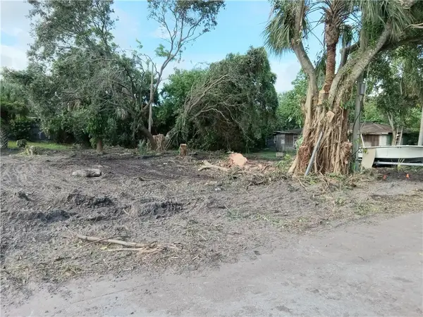 2066 42nd Place, Vero Beach, FL 32967