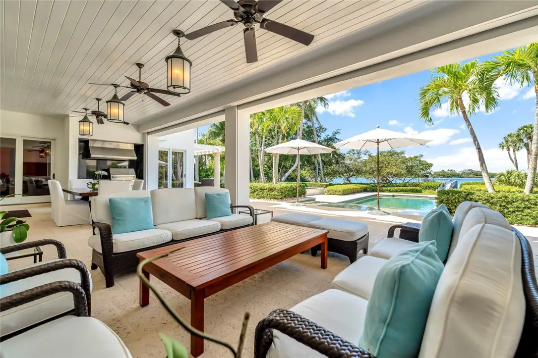 707 Grove Place, Vero Beach, FL 32963 - Image #1