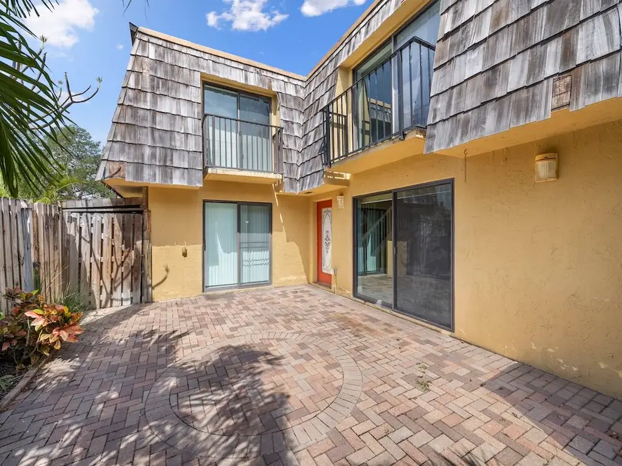 350 E Waverly Place #5C, Vero Beach, FL 32966 - Image #2