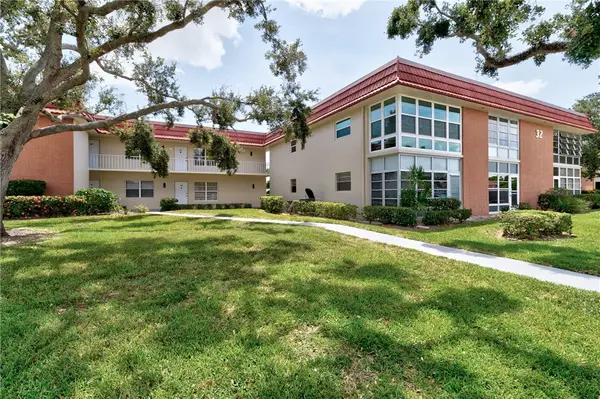 32 Pine Arbor Lane #205, Vero Beach, FL 32962