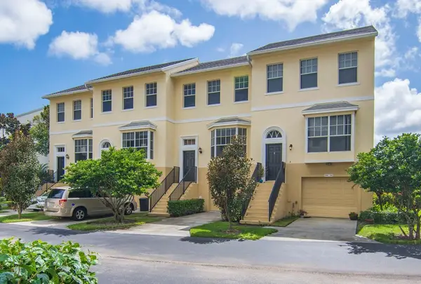 1695 42nd Square #103, Vero Beach, FL 32960