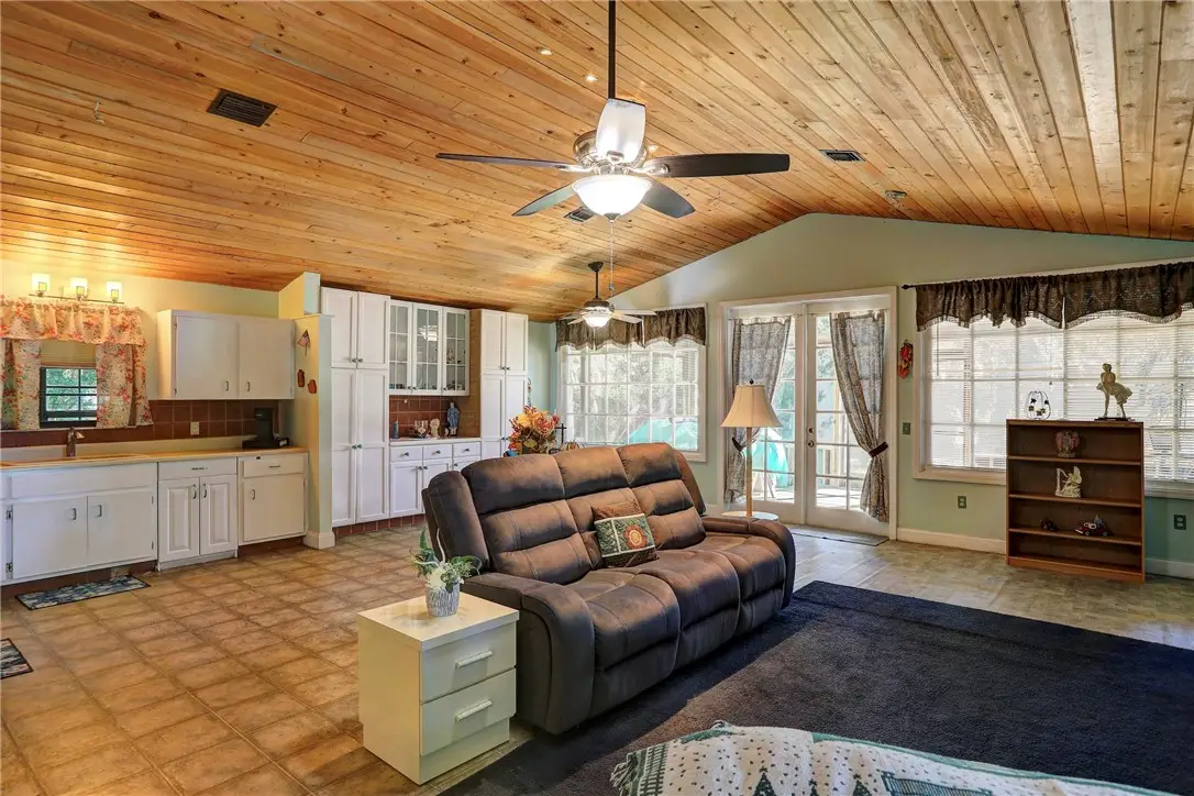 10 48th Avenue, Vero Beach, FL 32968 - Image #1