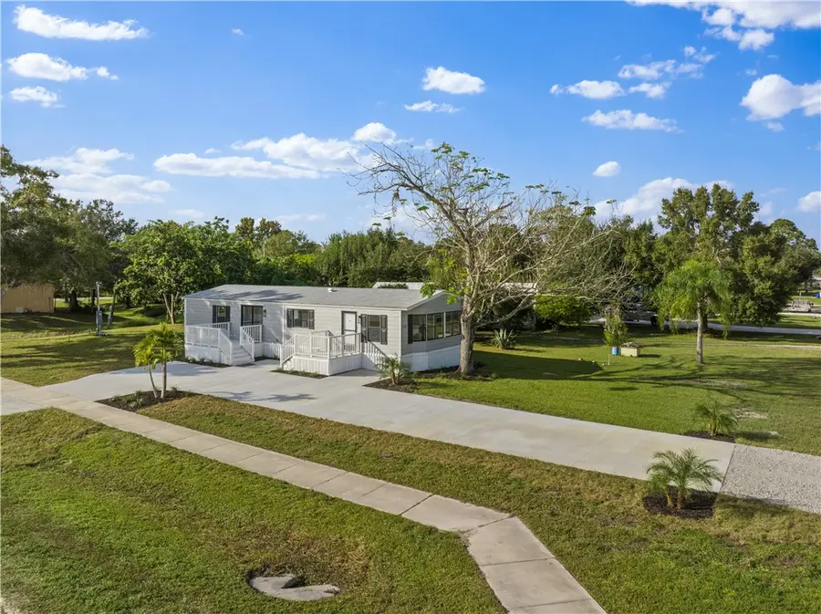 218 S Maple Street, Fellsmere, FL 32948 - #2