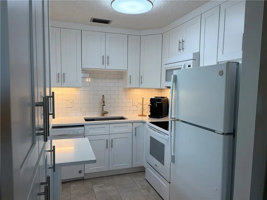 34 Pine Arbor Lane #203, Vero Beach, FL 32962 - Image #3