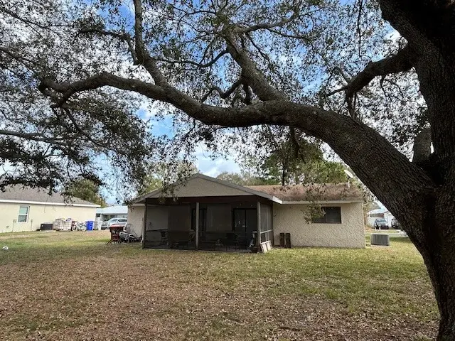 2235 17th Avenue Sw, Vero Beach, FL 32962 - Image #2