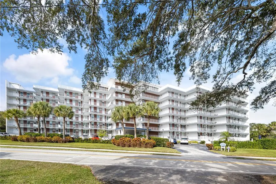 935 E Causeway Boulevard #401, Vero Beach, FL 32963 - Image #2