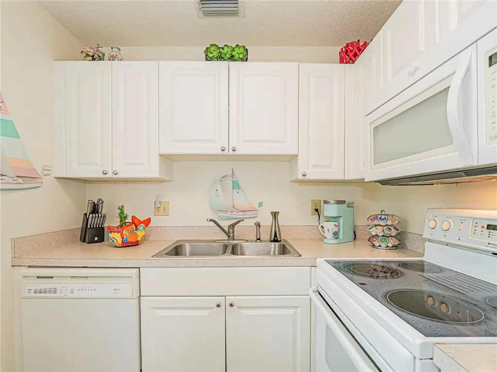 12 Vista Palm Lane #103, Vero Beach, FL 32962 - #1