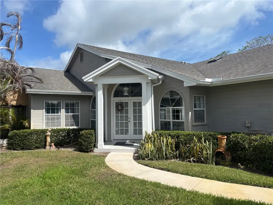585 W Pointe Court Sw, Vero Beach, FL 32962 - #2