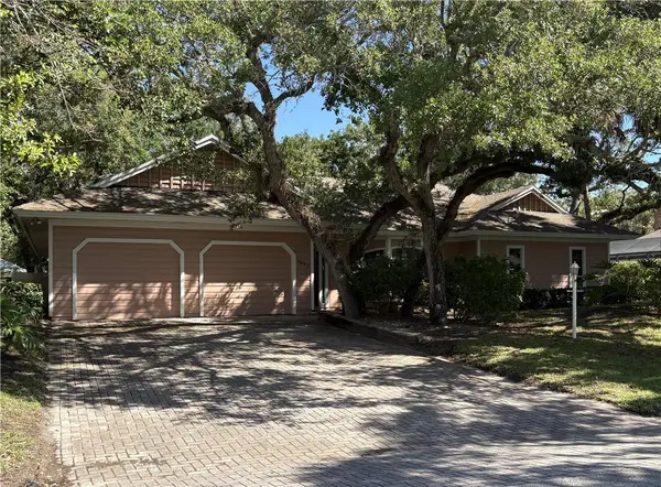 1027 Mangrove Lane, Vero Beach, FL 32963