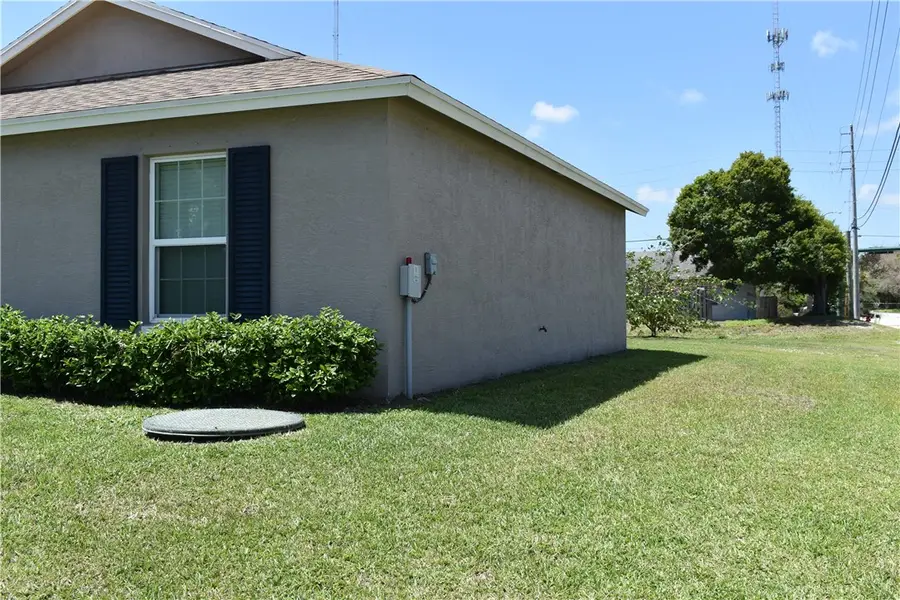 2202 SE Lucaya Street, Port Saint Lucie, FL 34952 - #2