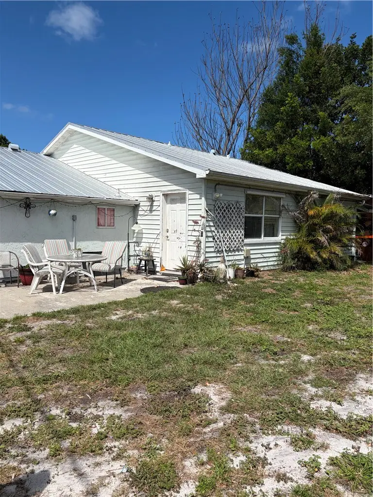 1055 23rd Place Sw, Vero Beach, FL 32962 - #2