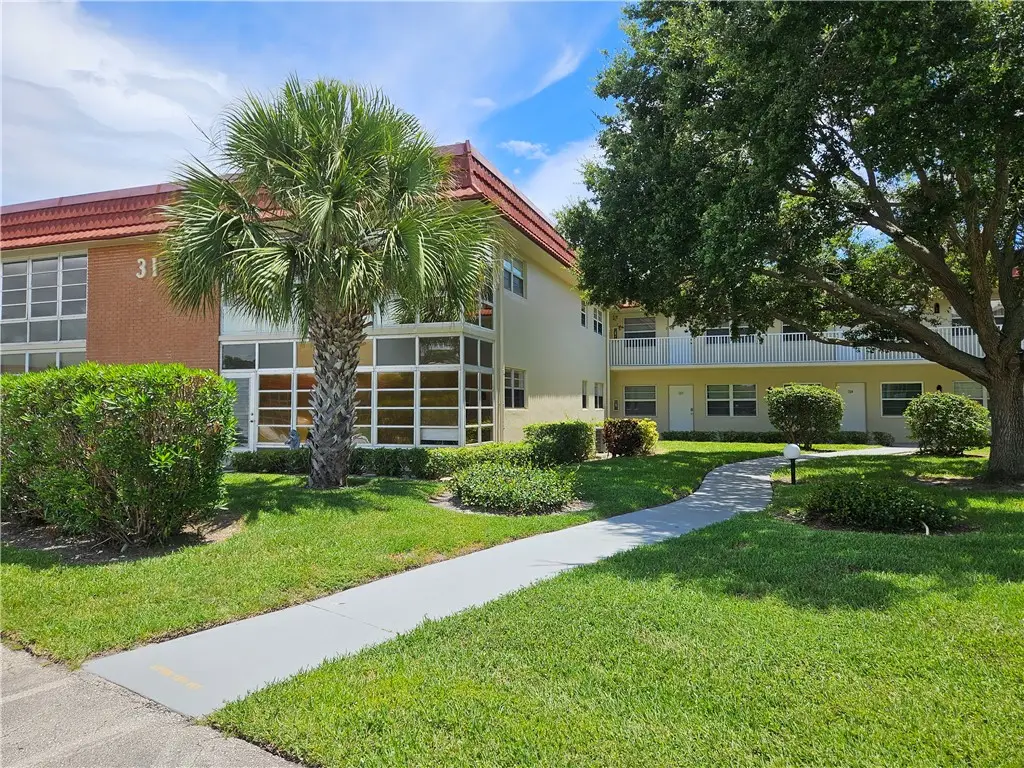 31 Pine Arbor Lane #102, Vero Beach, FL 32962 - #1