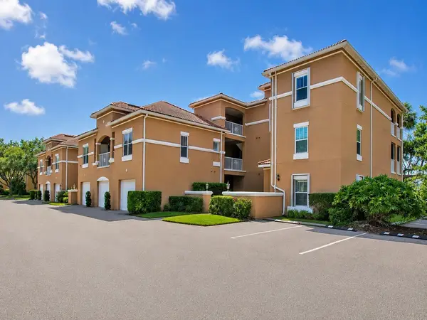 5025 Fairways Circle #B307, Vero Beach, FL 32967