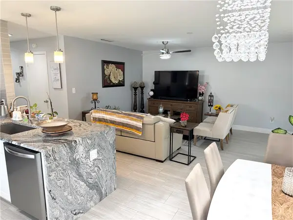 9 Vista Palm Lane #202, Vero Beach, FL 32962