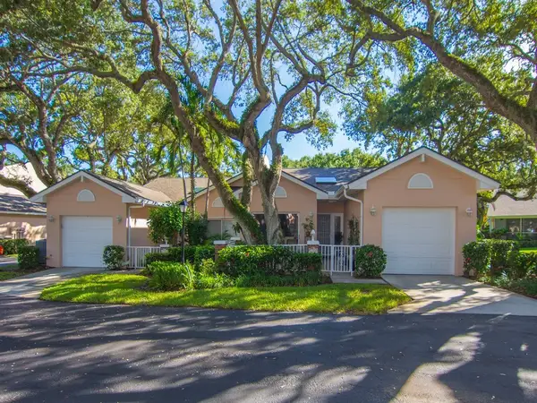215 Park Shores Circle #215B, Indian River Shores, FL 32963