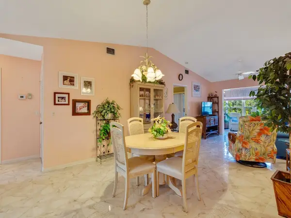 720 Lake Orchid Circle #207, Vero Beach, FL 32962