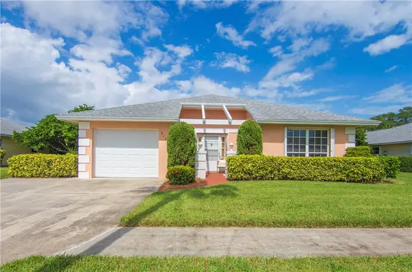 210 N Grove Isle Circle, Vero Beach, FL 32962