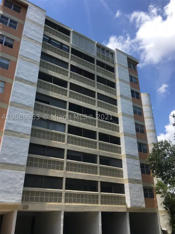 3301 Spanish Moss #906, Lauderhill, FL 33319